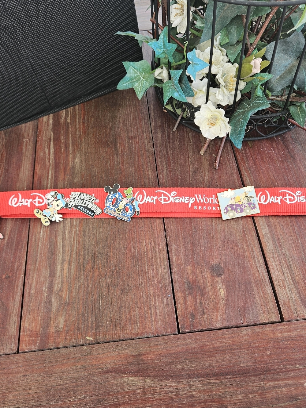 Vintage Walt Disney World Pin Lot 2000 2006 EPCOT Eeyore Mickey Planet Hollywood - Picture 7 of 13